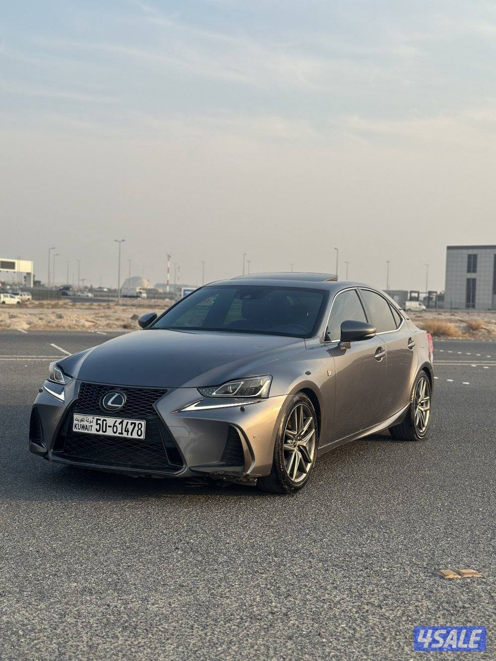 لكزس 350 is مديل 2018 عداد 117 بحالة الوكاله0