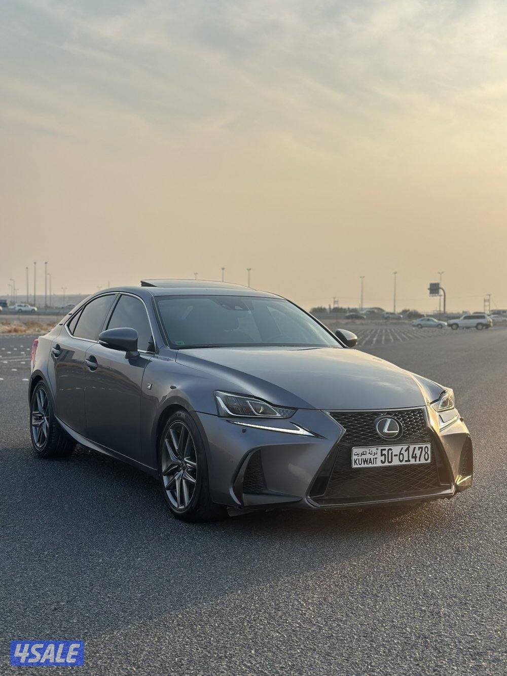 لكزس 350 is مديل 2018 عداد 117 بحالة الوكاله1