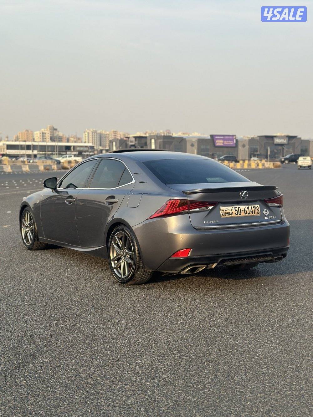 لكزس 350 is مديل 2018 عداد 117 بحالة الوكاله2