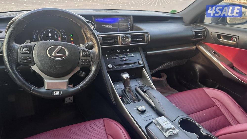 لكزس 350 is مديل 2018 عداد 117 بحالة الوكاله7