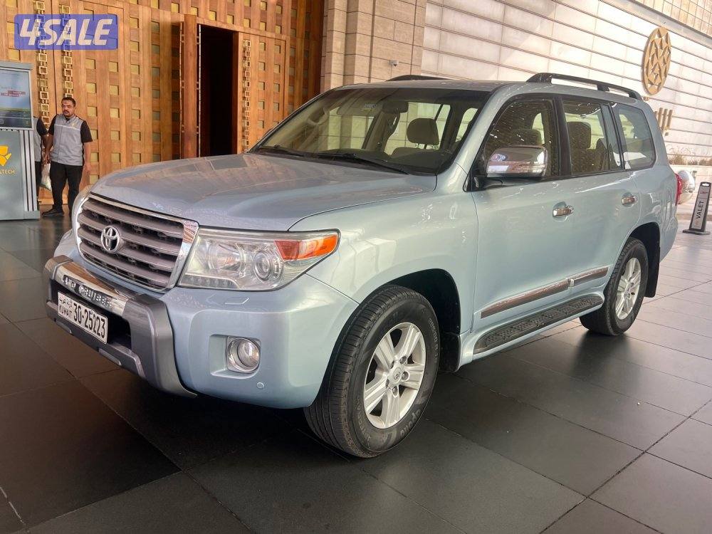 لاندكروزر 2013 8 سلندرتماتيك  بحاله ممتازه شرط الفحث1