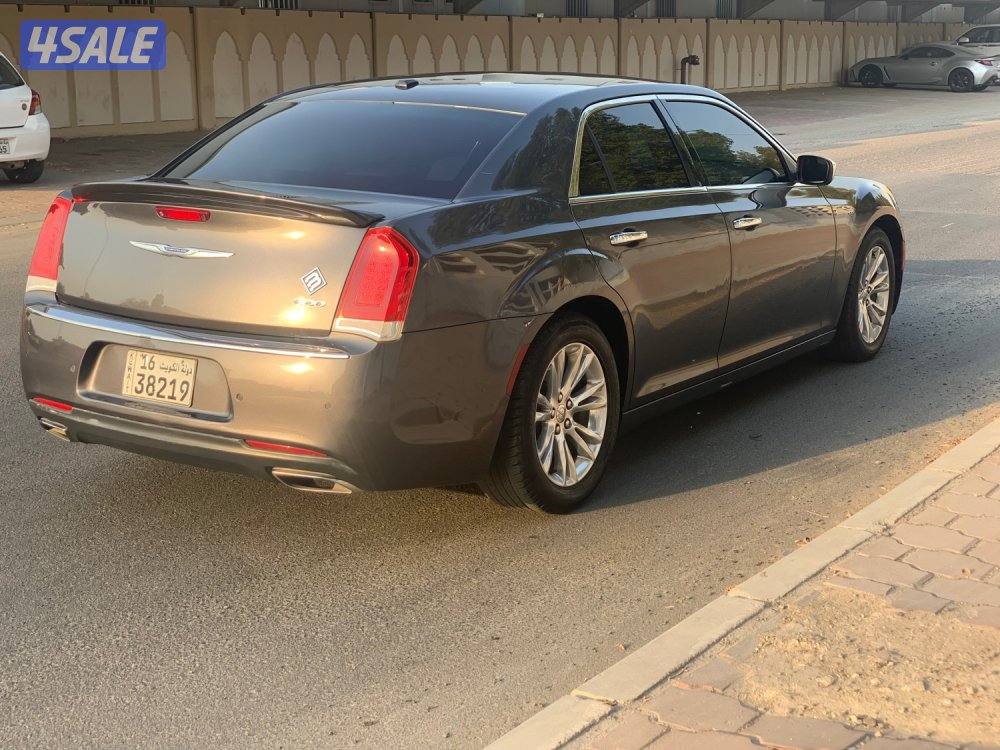 للبيع كرايزلر C300 صبغ الوكاله بحالة الوكاله2