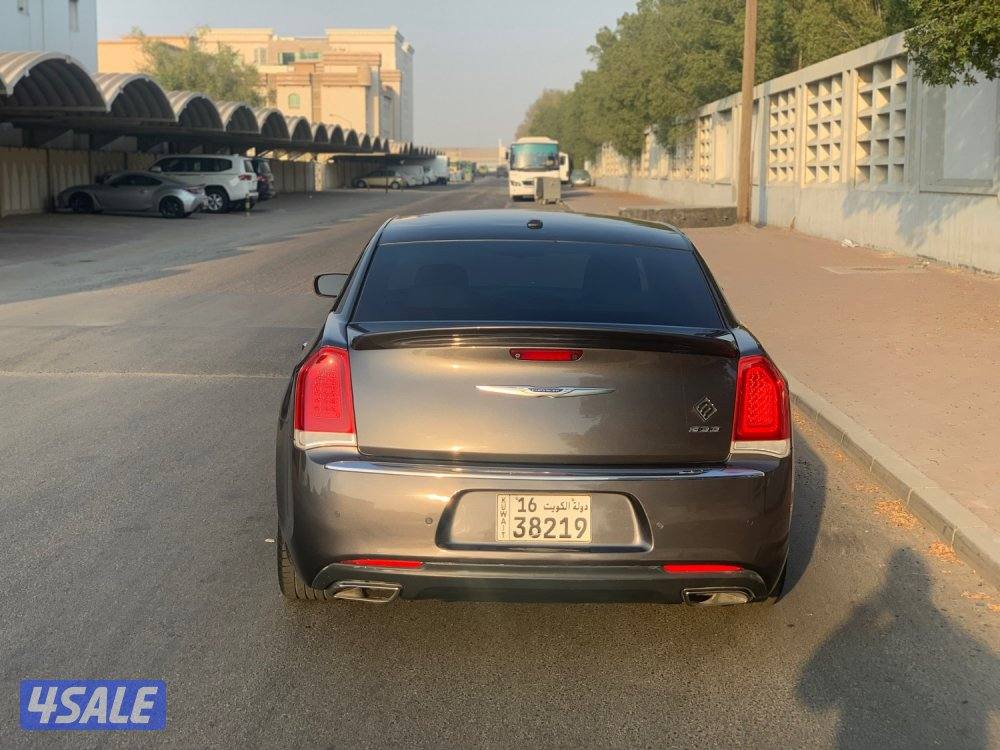 للبيع كرايزلر C300 صبغ الوكاله بحالة الوكاله3