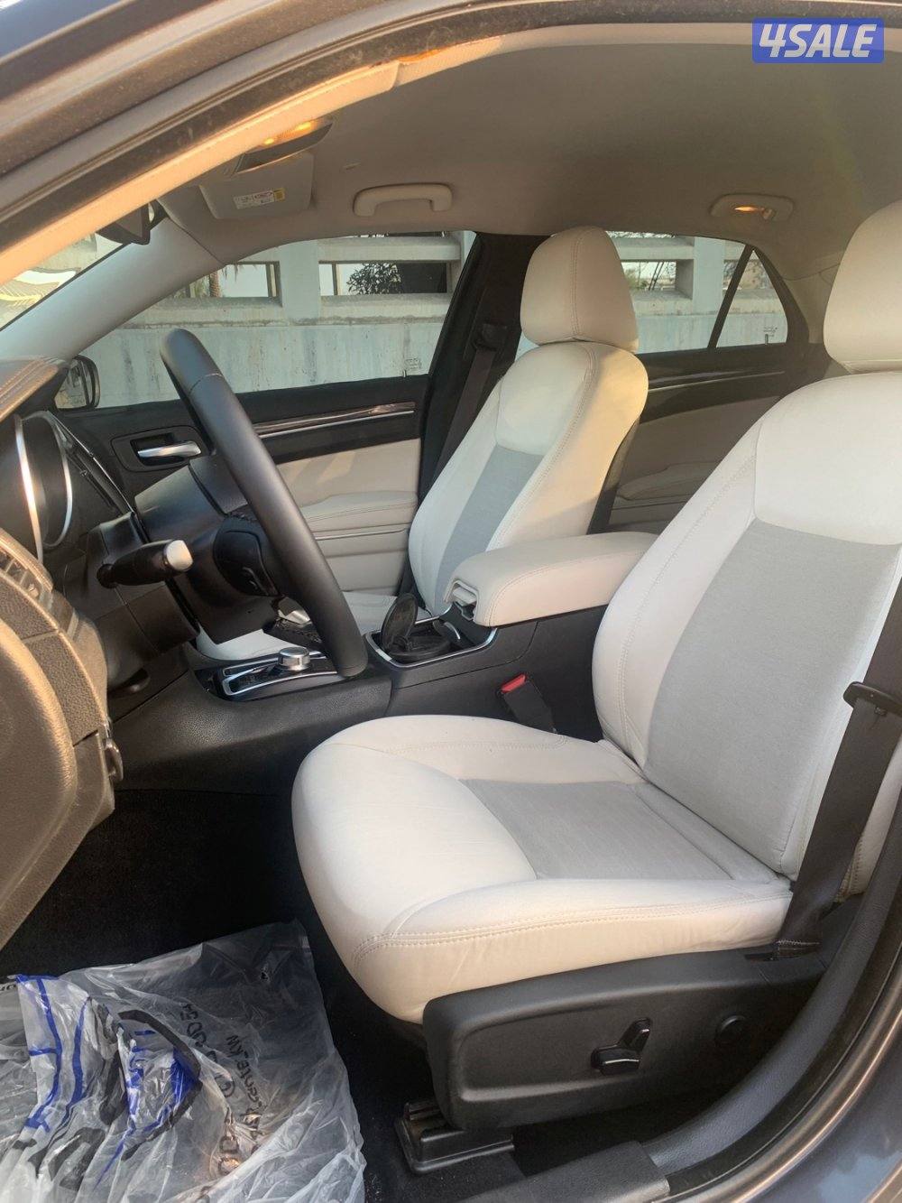 للبيع كرايزلر C300 صبغ الوكاله بحالة الوكاله5