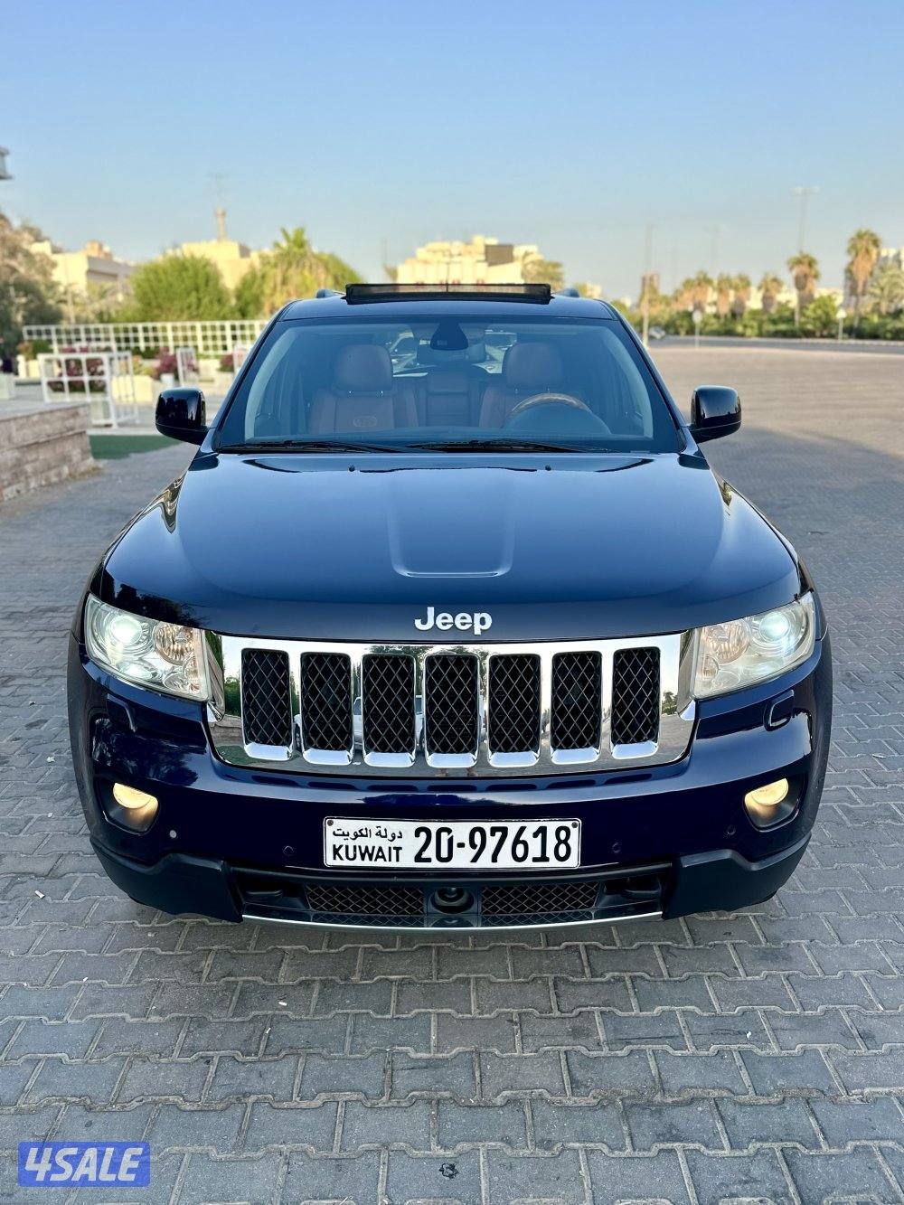 Only 67000 km / Overland / V8 hemi0