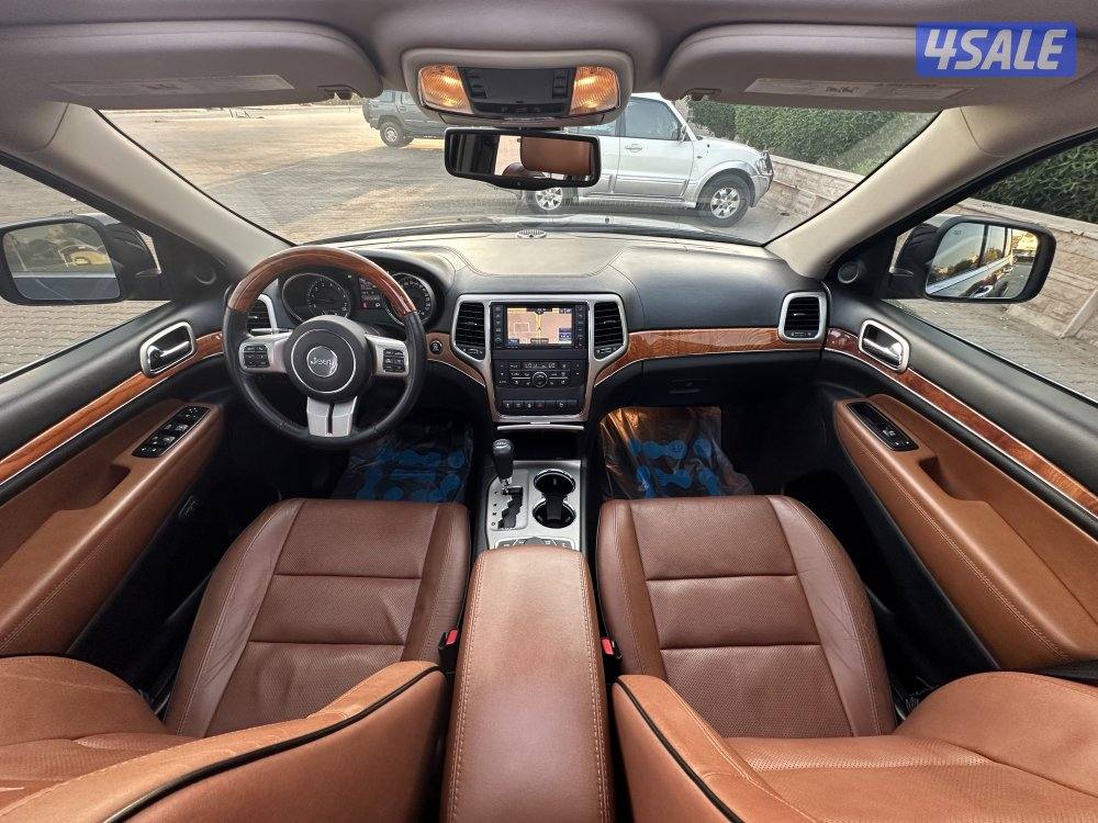 Only 67000 km / Overland / V8 hemi9