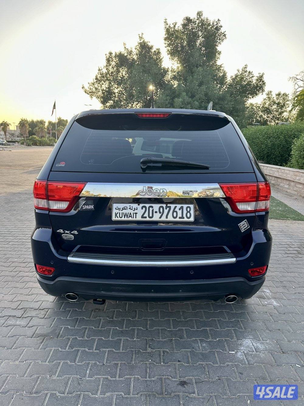 Only 67000 km / Overland / V8 hemi12