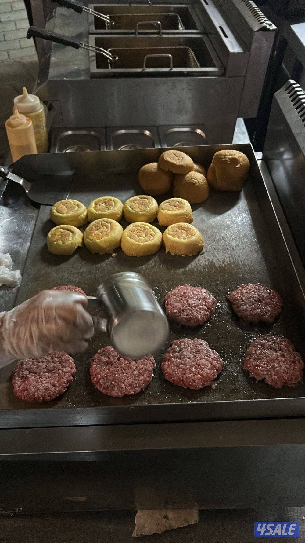 للبيع مطعم برغر له اسمه في السوق البيع لدواعي الدراسة1