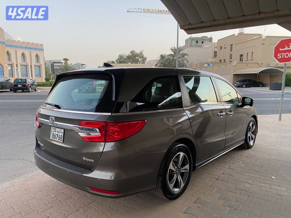 للبيع  اوديسي  صبغ وكاله بحالة ممتازه 20182