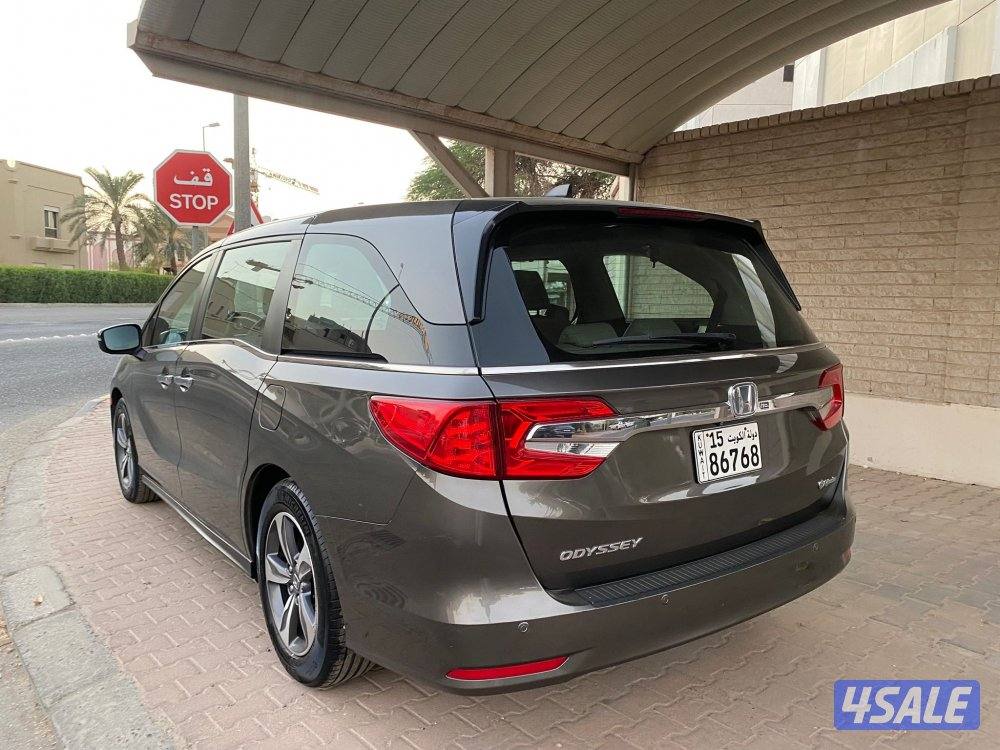 للبيع  اوديسي  صبغ وكاله بحالة ممتازه 20183