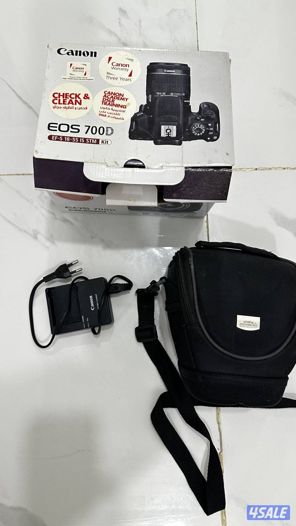 Canon D700 camera,With a 50mm lens..2