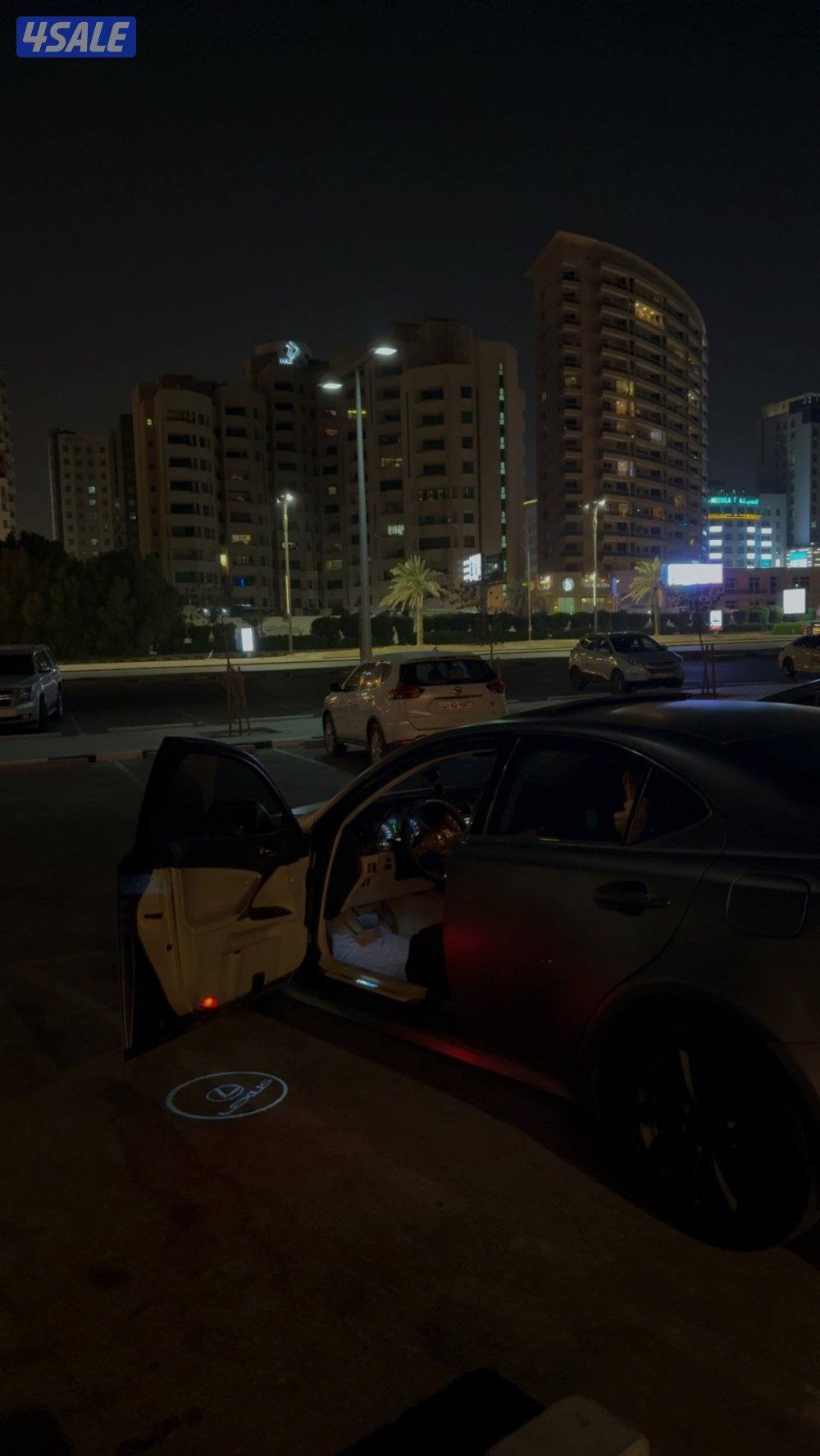 للبيع لكزسIs8