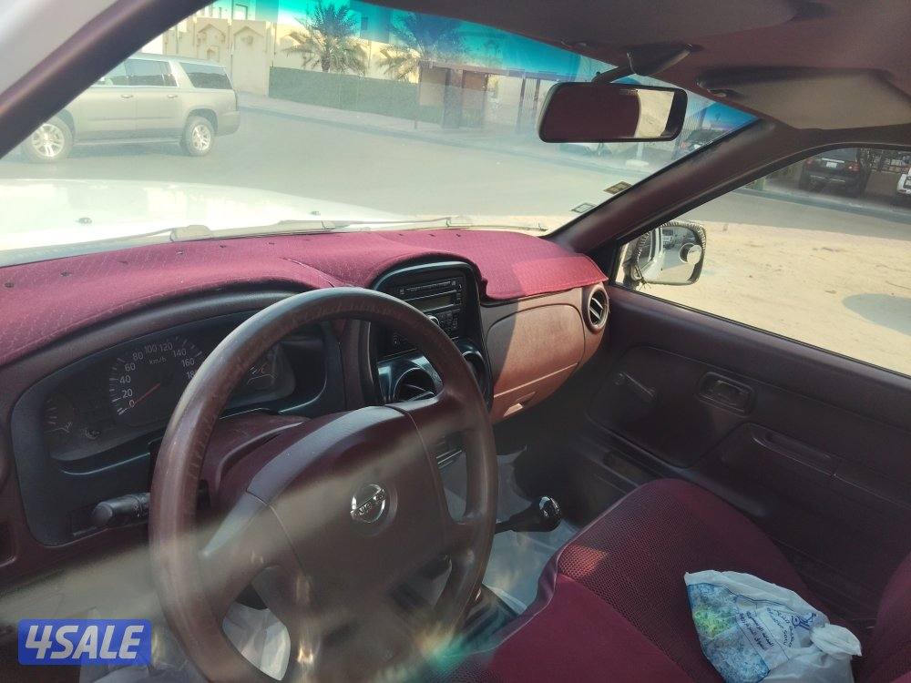 للبيع وانيت نسيان موديل ٢٠١٥ قير عادي جام فر ماشي ٣٢٥3