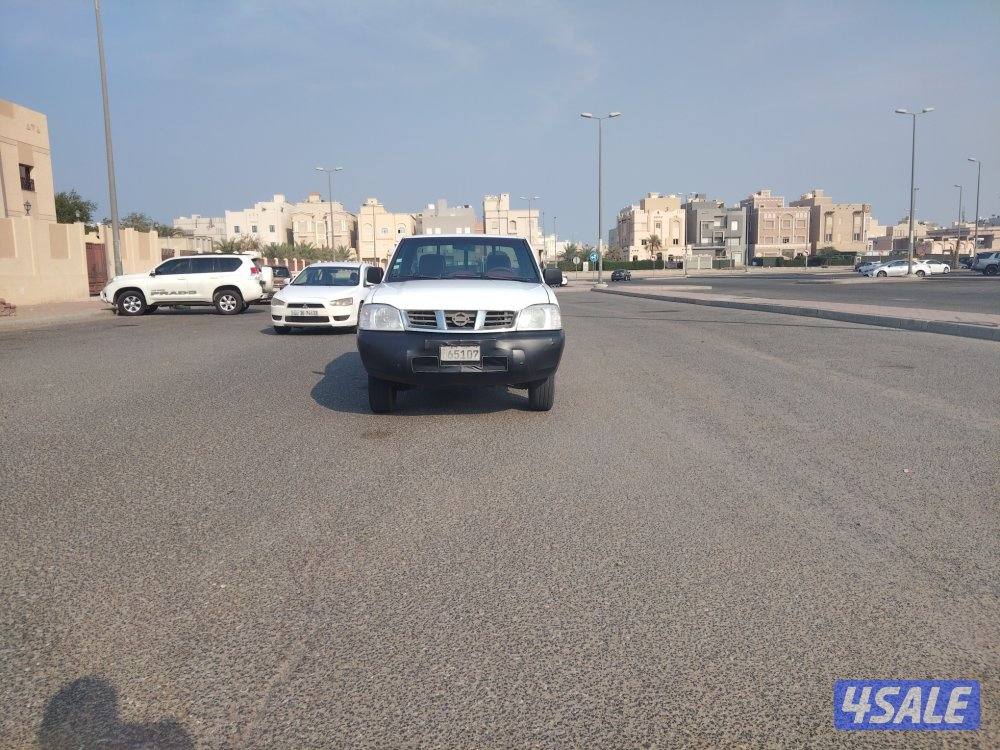 للبيع وانيت نسيان موديل ٢٠١٥ قير عادي جام فر ماشي ٣٢٥2