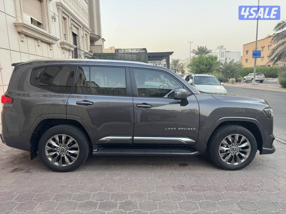 لاندكروزر  ايرو إس بحالة الوكالة ماشي ١٩ الف حماية فل بدي وسيرفس مجاني2