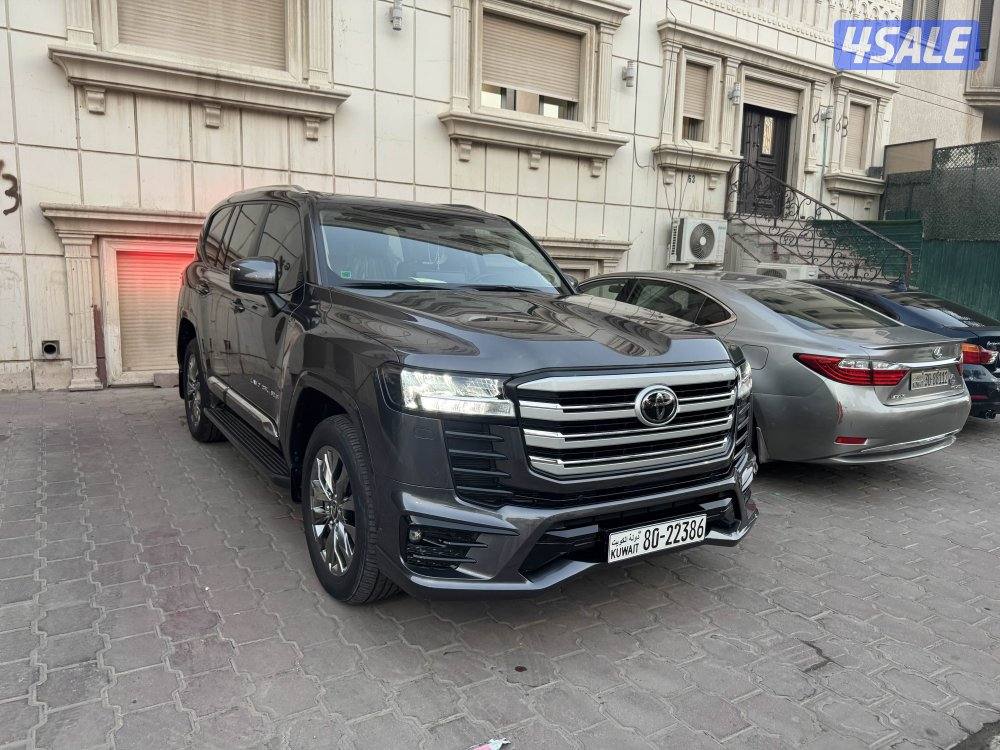 لاندكروزر  ايرو إس بحالة الوكالة ماشي ١٩ الف حماية فل بدي وسيرفس مجاني0