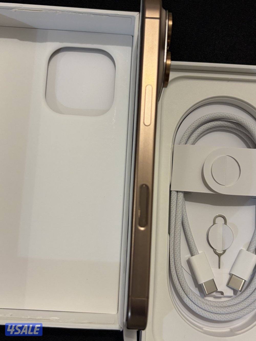 ايفون 16 ذهبي صحراري1