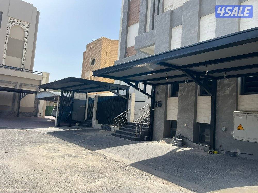 حداد ایراني حديد مشغول أواب درابزين أسوار تركيب مظلات3