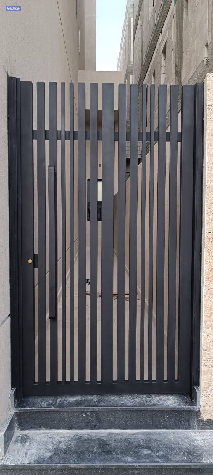 حداد ایراني حديد مشغول أواب درابزين أسوار تركيب مظلات4