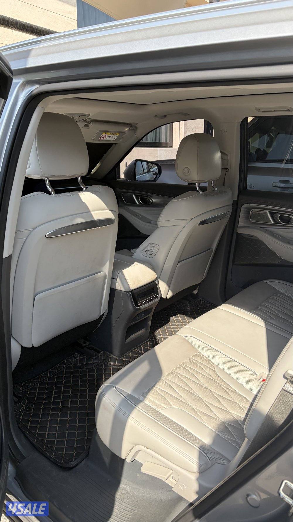 للبيع سيارة نظيفة جدا - تسعه تسعه سته سته سته خمسه ثلاث واحد2