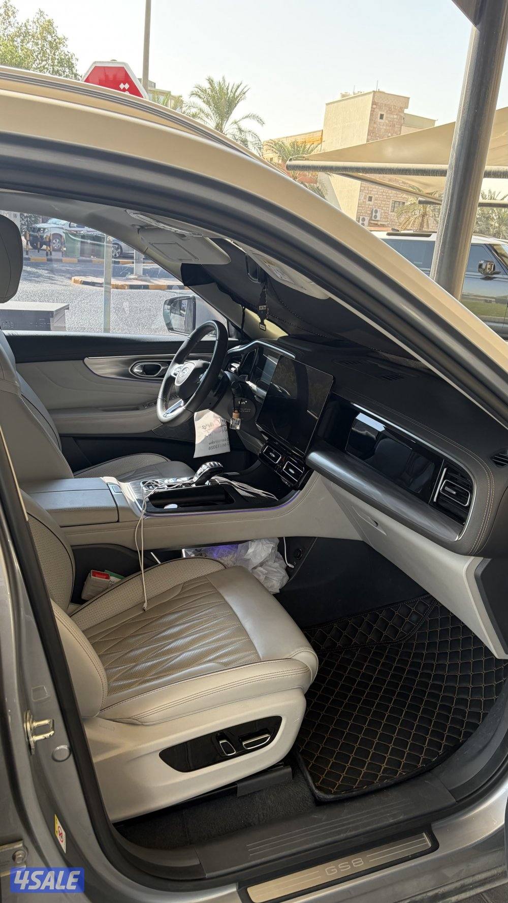 للبيع سيارة نظيفة جدا - تسعه تسعه سته سته سته خمسه ثلاث واحد4