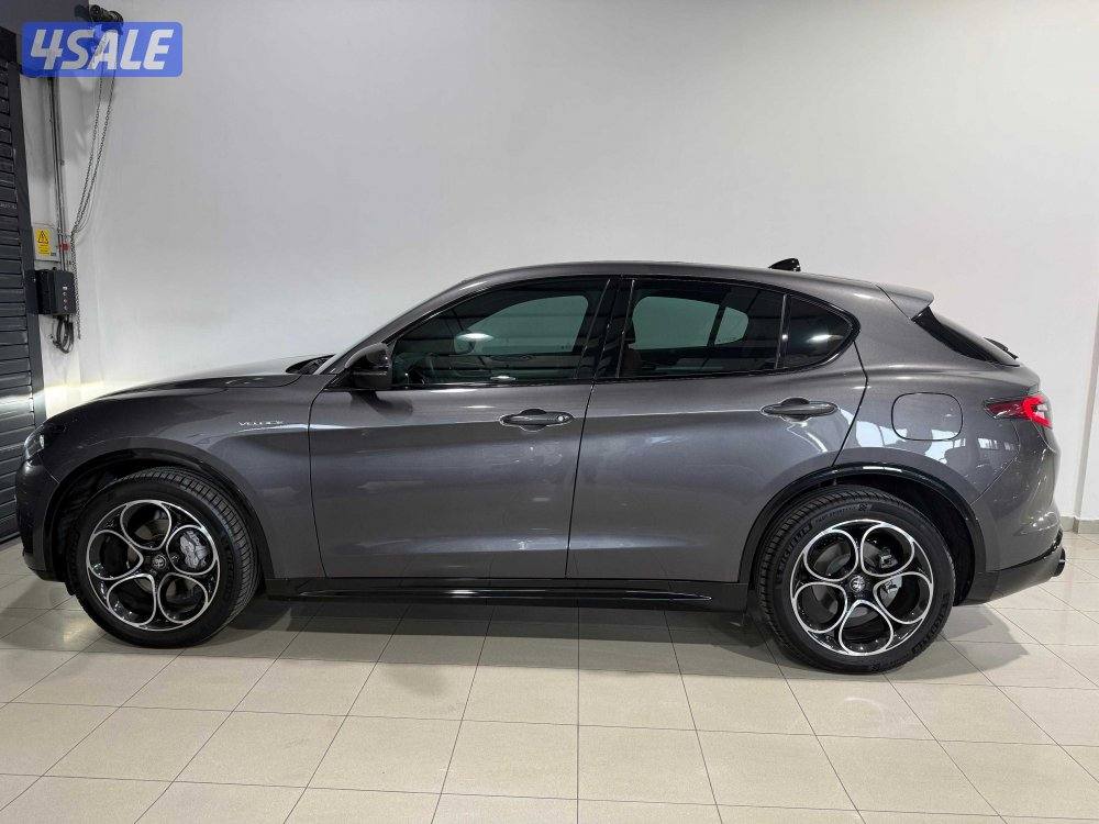 Alfa Romeo Stelvio Veloce0