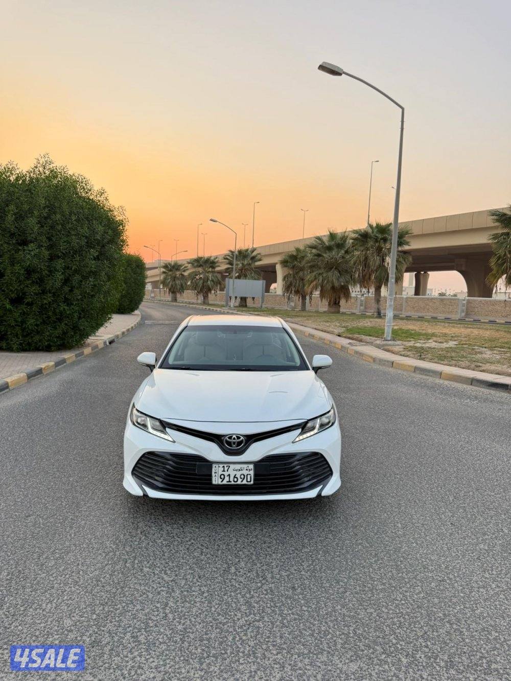 كامري ماشي 18 الف فقط سيرفس منتظم موديل 2019 بحاله ممتازه شرط الفحص2