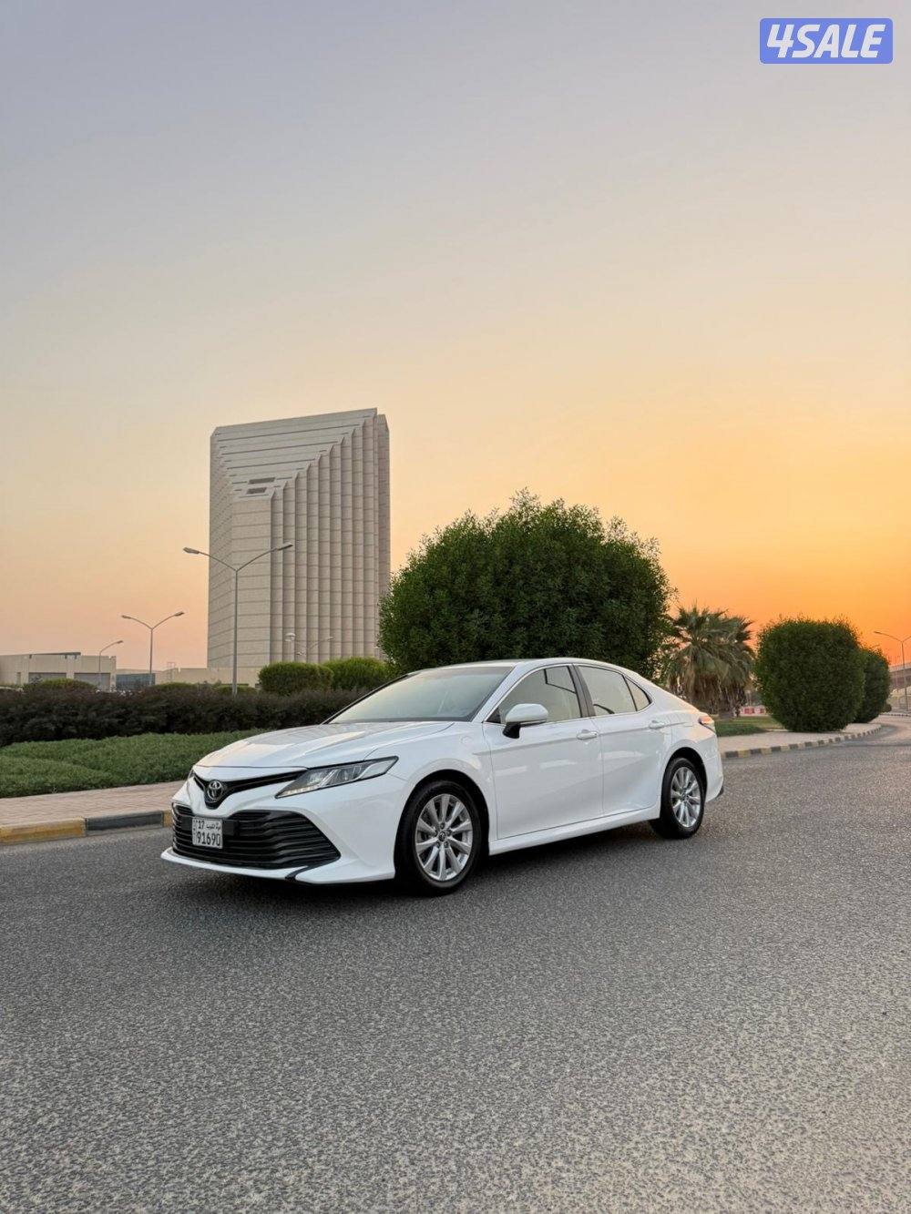 كامري ماشي 18 الف فقط سيرفس منتظم موديل 2019 بحاله ممتازه شرط الفحص5