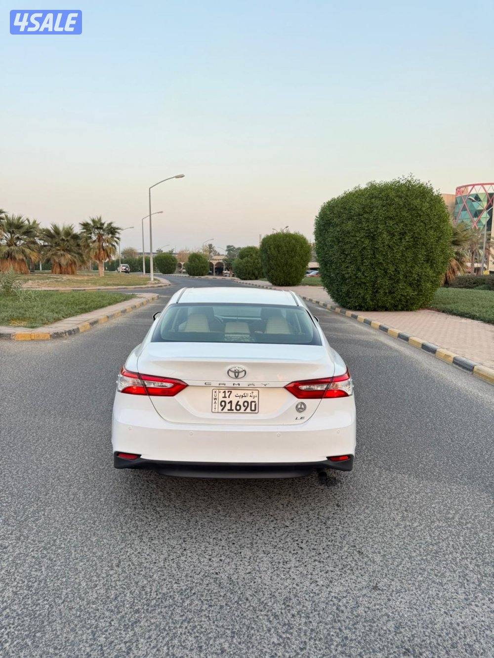 كامري ماشي 18 الف فقط سيرفس منتظم موديل 2019 بحاله ممتازه شرط الفحص4