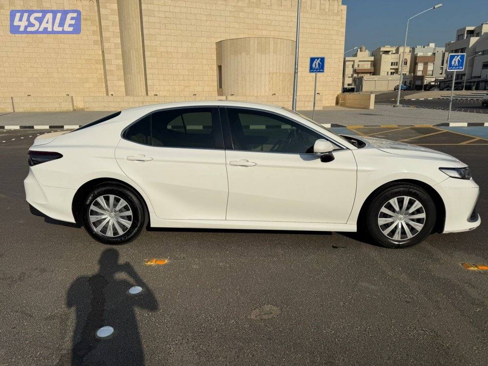 للبيع كامري LE موديل 2021 الساير عداد 104 شرط الفحص4