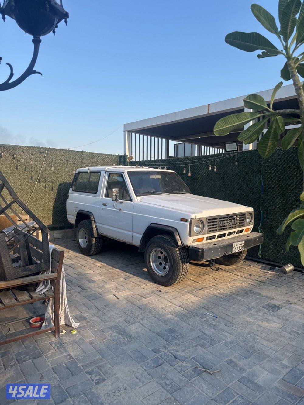 سفاري موديل 1983 باب واحد  الي يدور النوادر بيعه سررريعه1