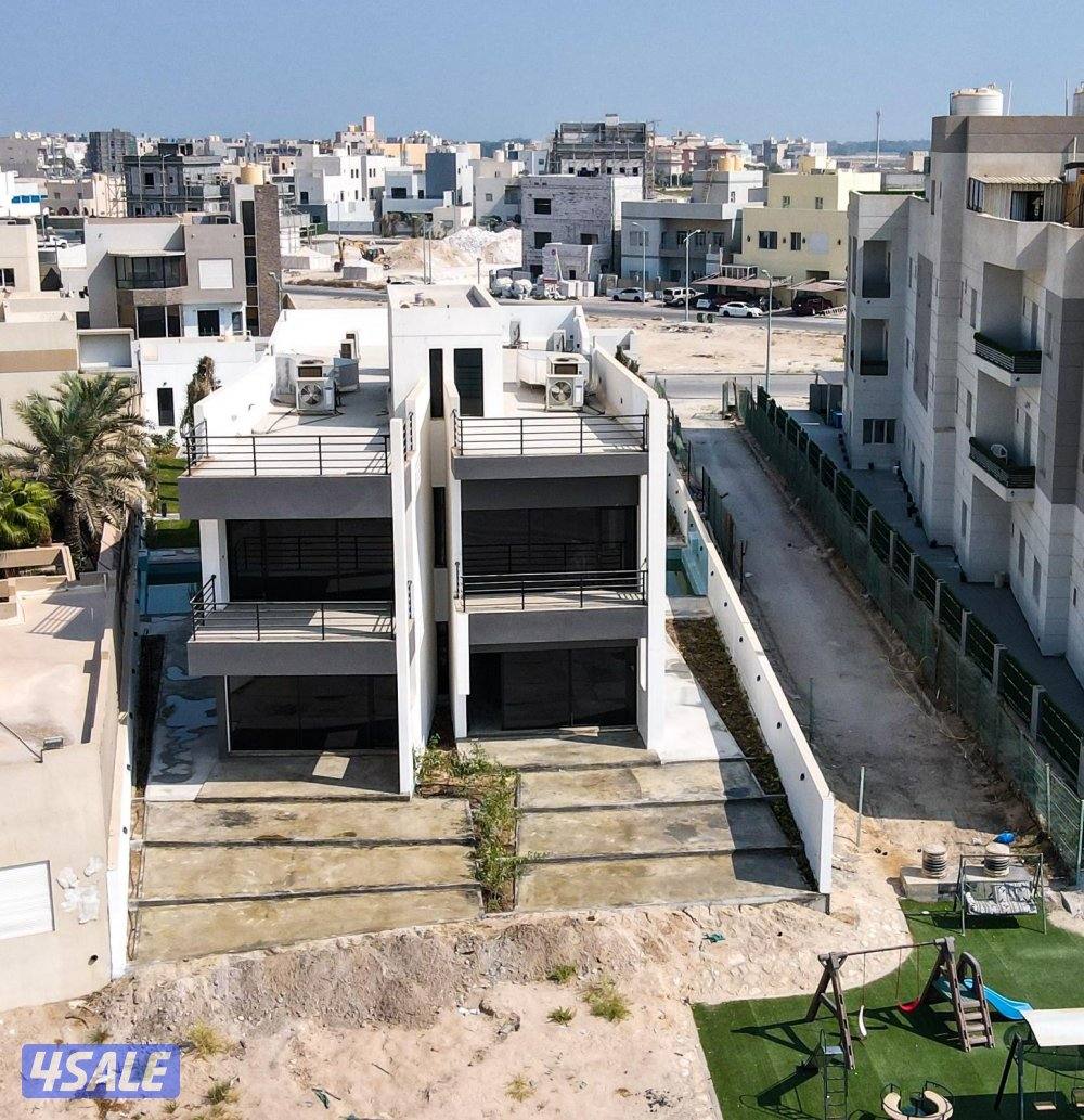 للبيع شاليه عالبحر فاخر1