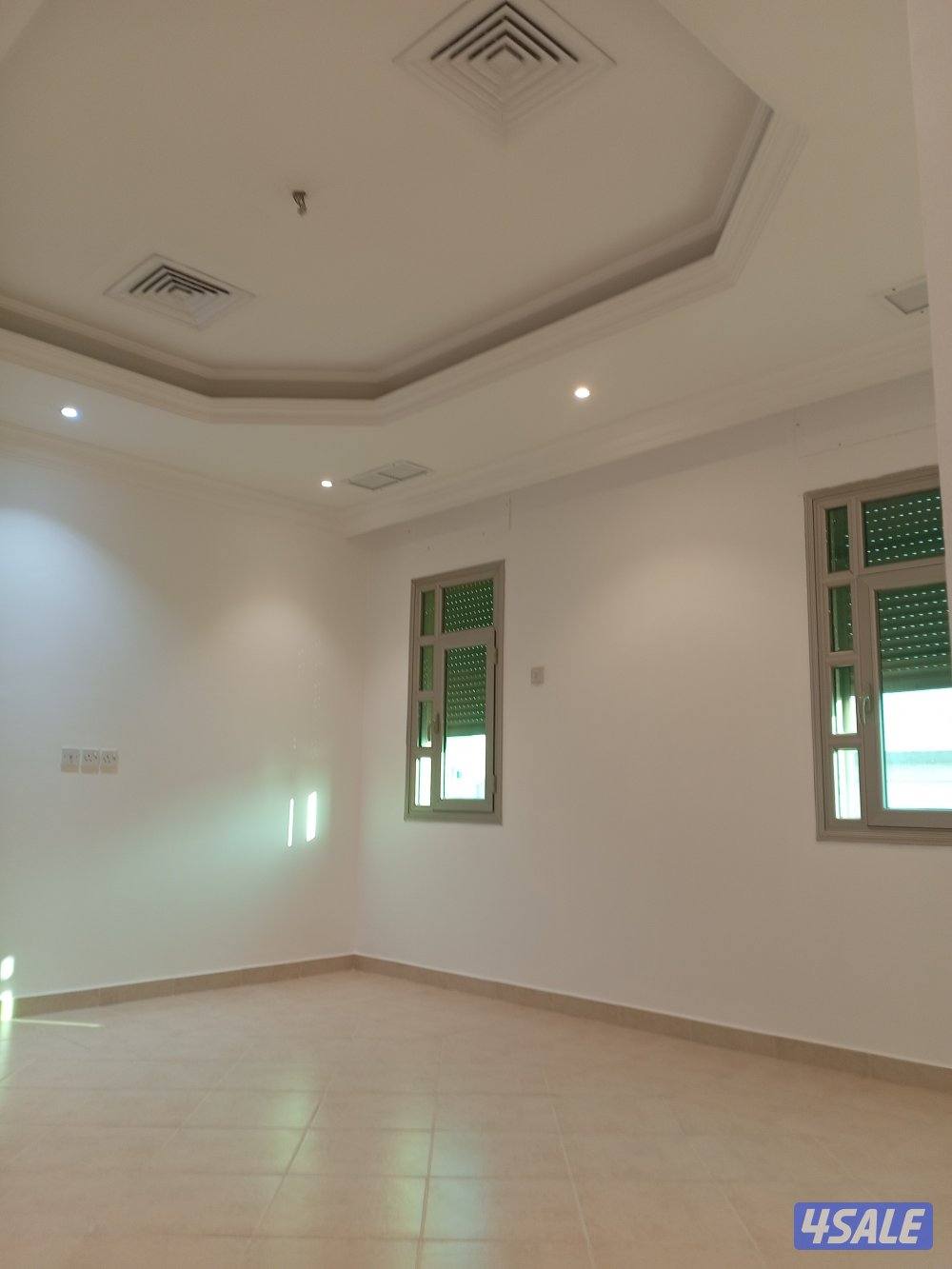 للإيجار تربلكس في كيفان ٣ادوار ارضي واول وسرداب ومصعد وديوانية2