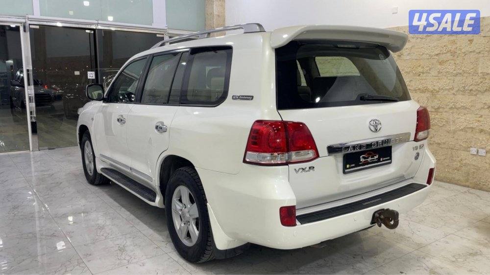 للبيع لاند كروزر VXR وارد الساير 20112