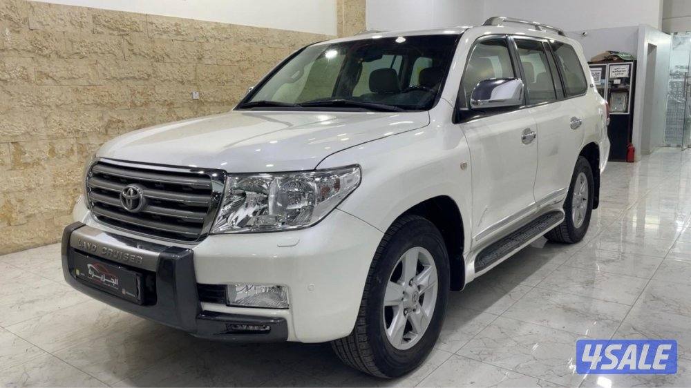 للبيع لاند كروزر VXR وارد الساير 20111