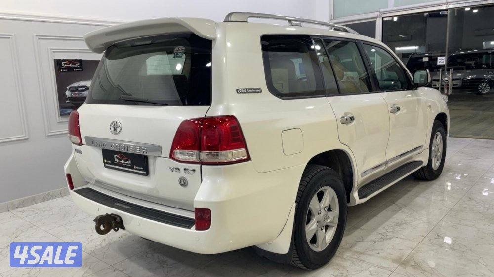 للبيع لاند كروزر VXR وارد الساير 20113