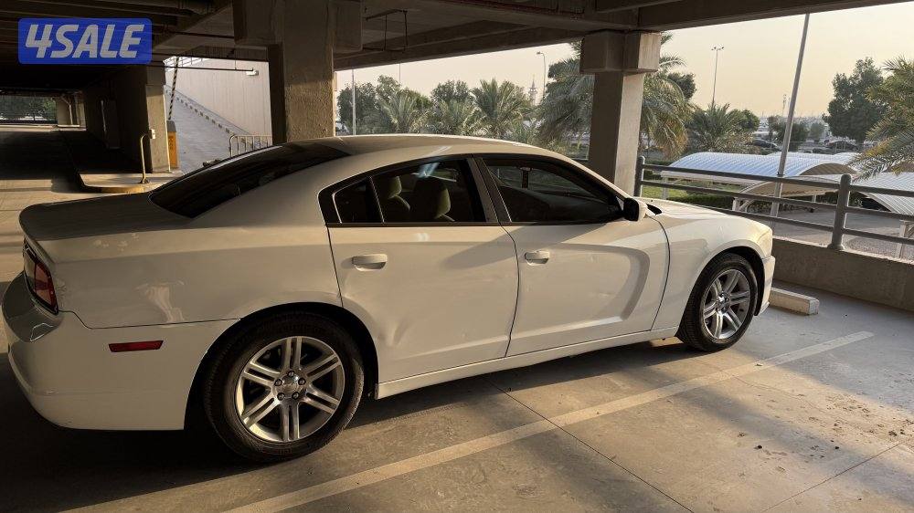 للبيع تشارجر 20111