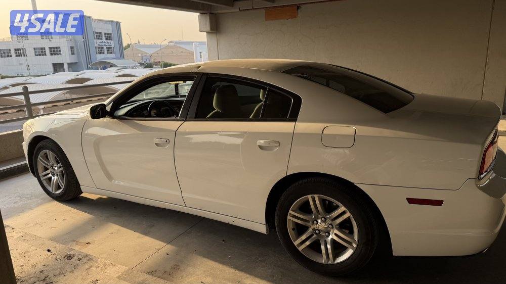 للبيع تشارجر 20112