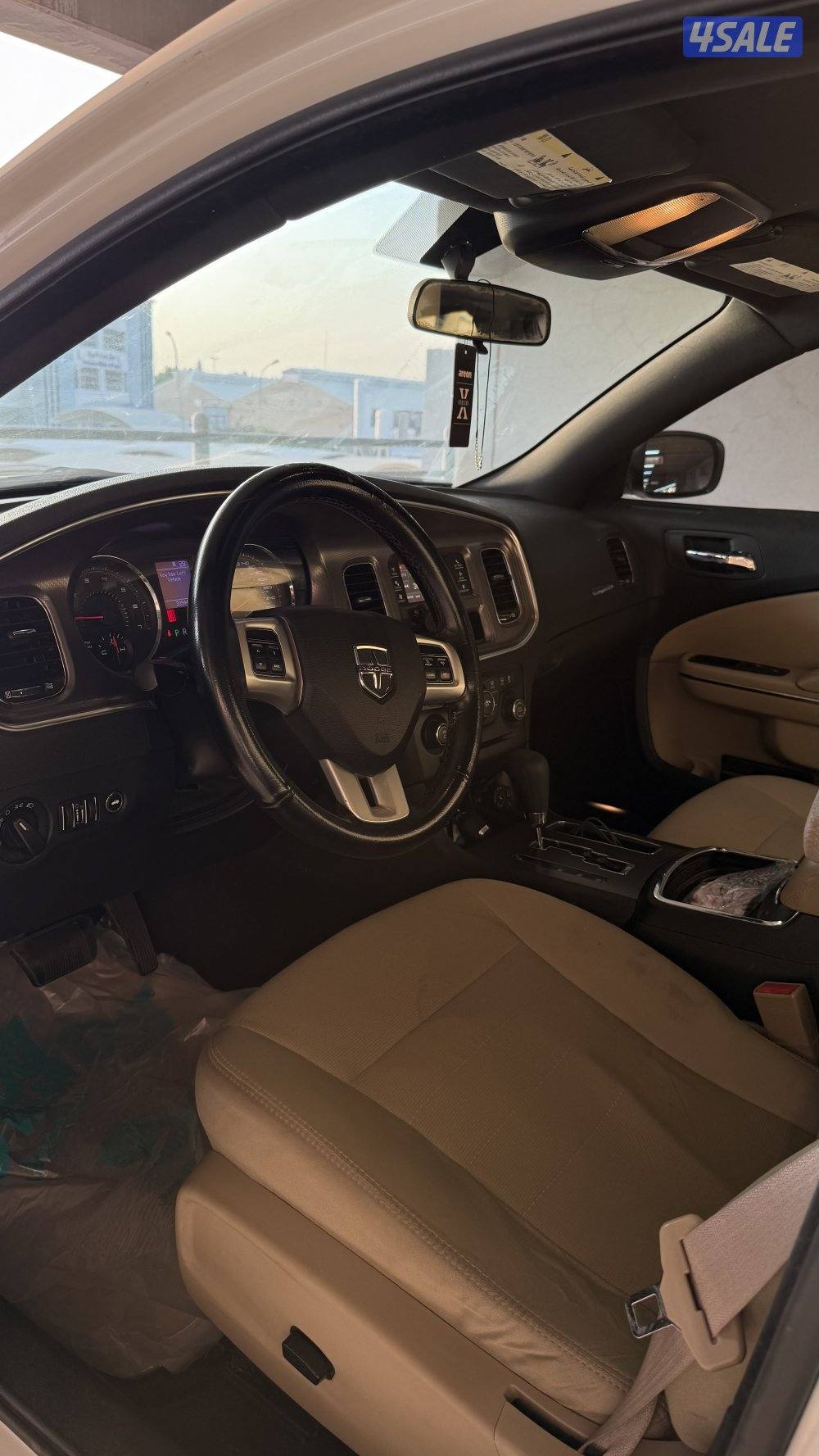 للبيع تشارجر 20115