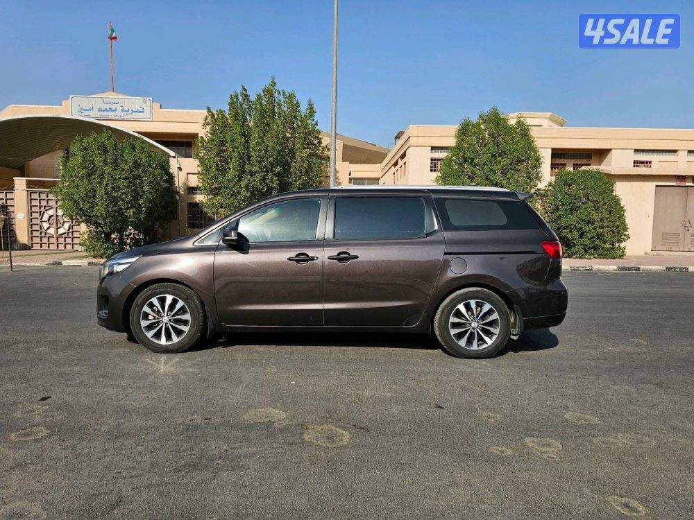 Kia carnival2