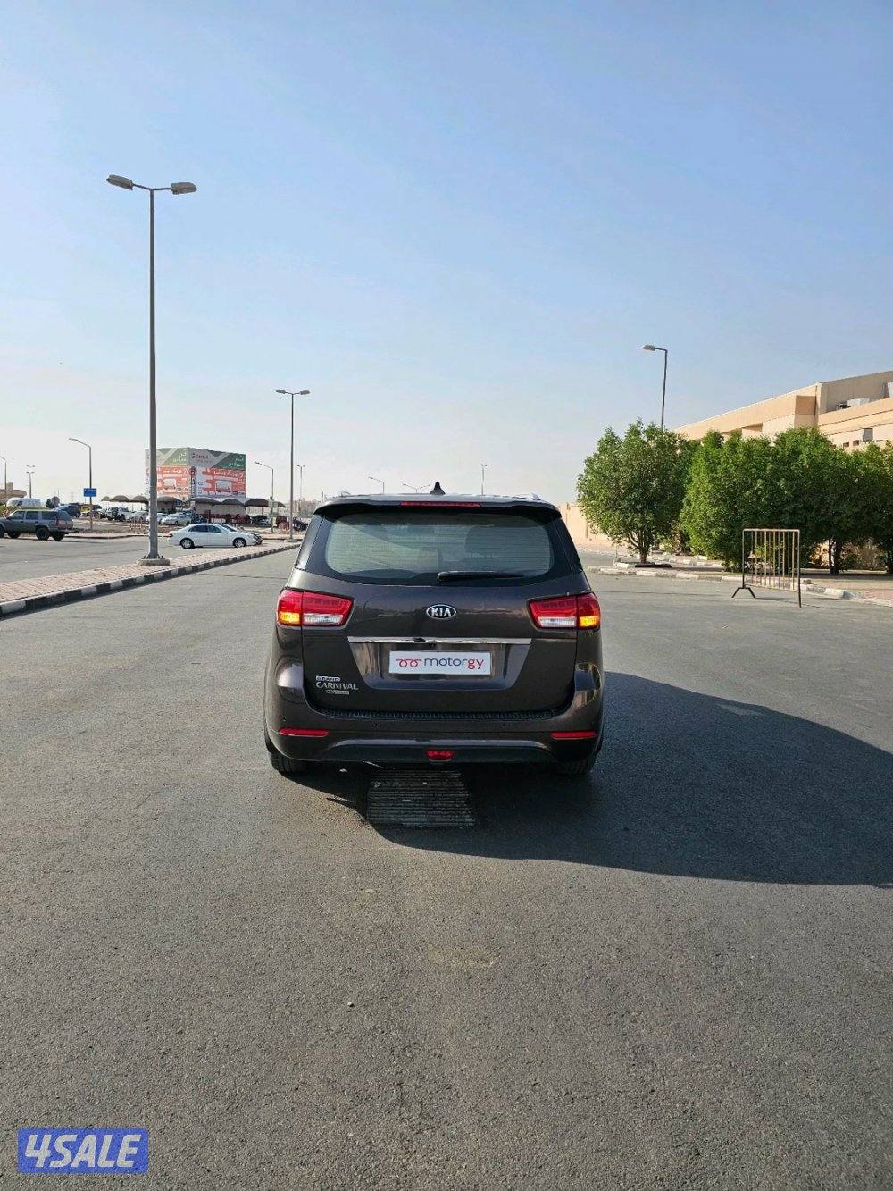 Kia carnival11