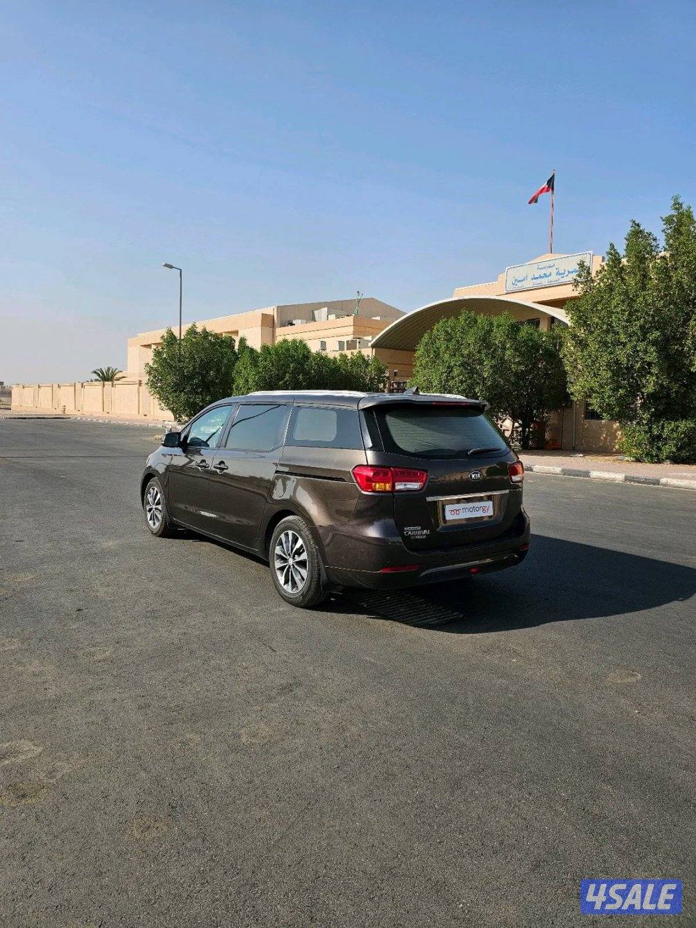 Kia carnival12