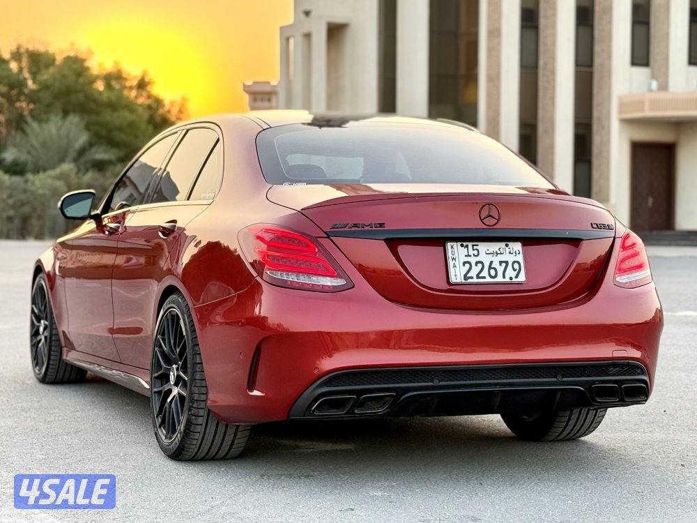 مرسيدس C63 S بحالة ممتازه صبغ الوكالة عداد ١٣٧ الف3