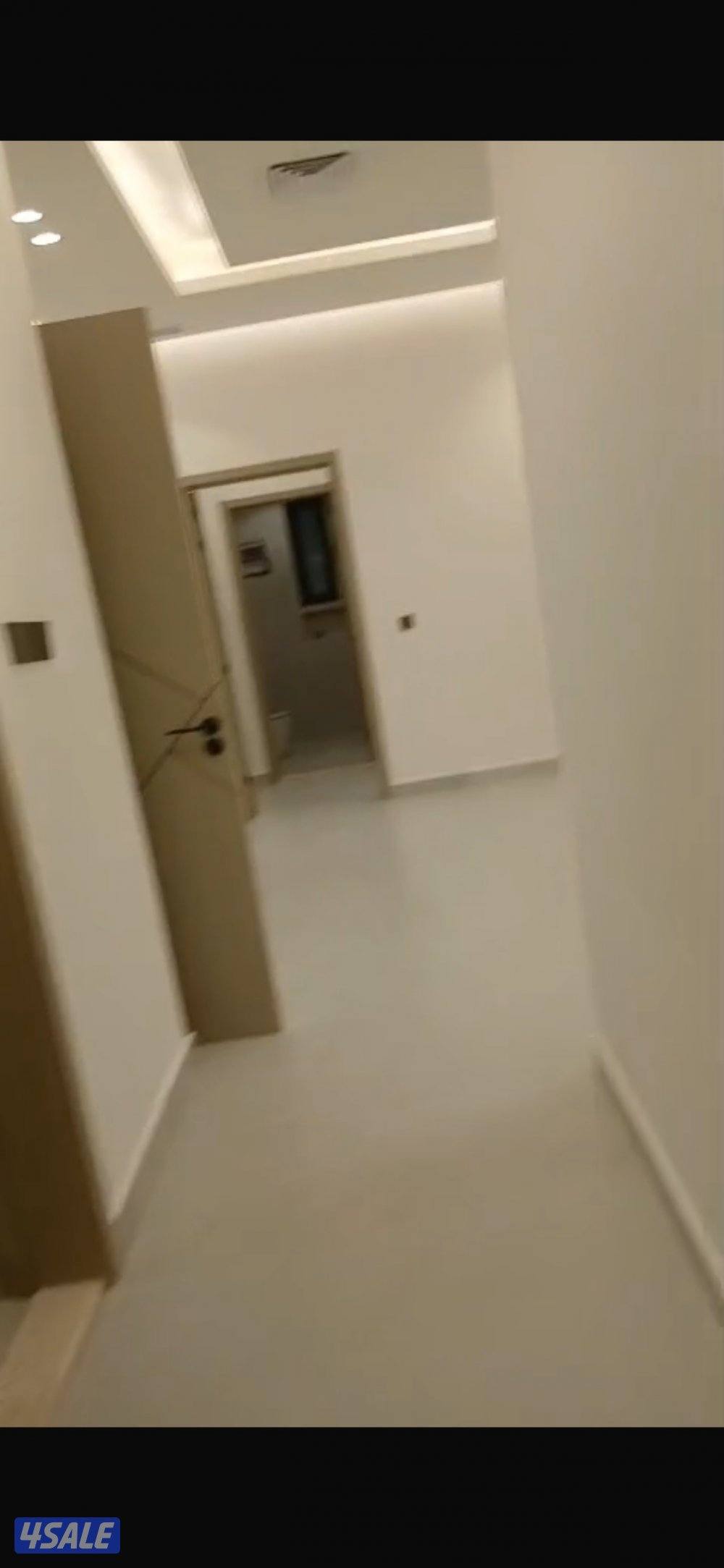 شقه كبيره موقع مميز للايجار بغرب عبد الله المبارك2