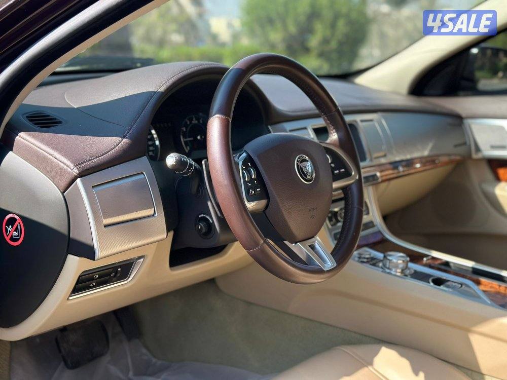 جاكوار XF 
موديل 2014
عداد 127 الف8