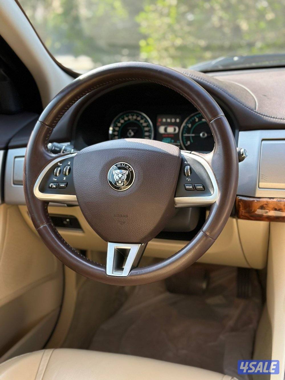 جاكوار XF 
موديل 2014
عداد 127 الف10