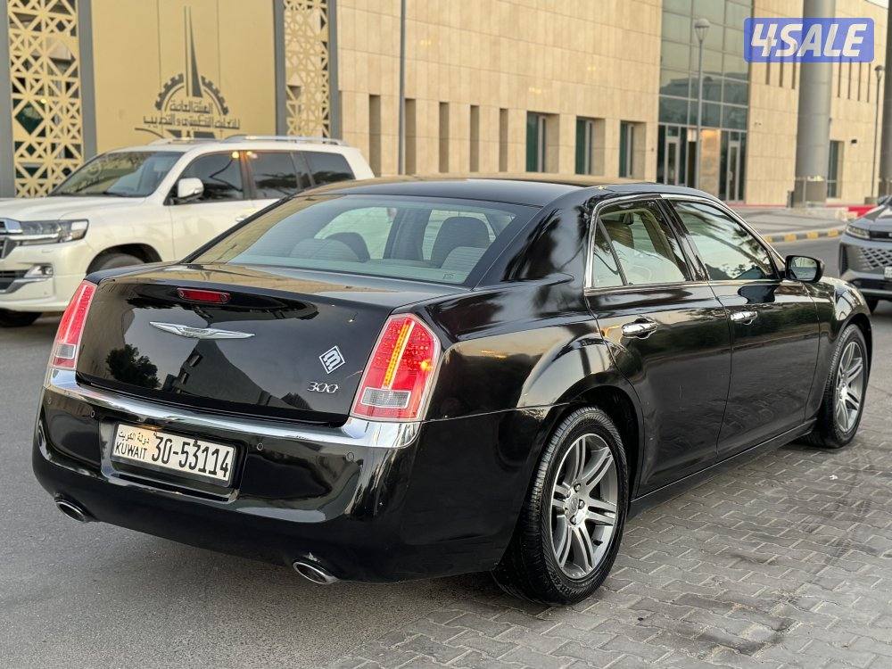 كرايزلر C300 موديل 2014 ممتازه جدا شرط الفحص3