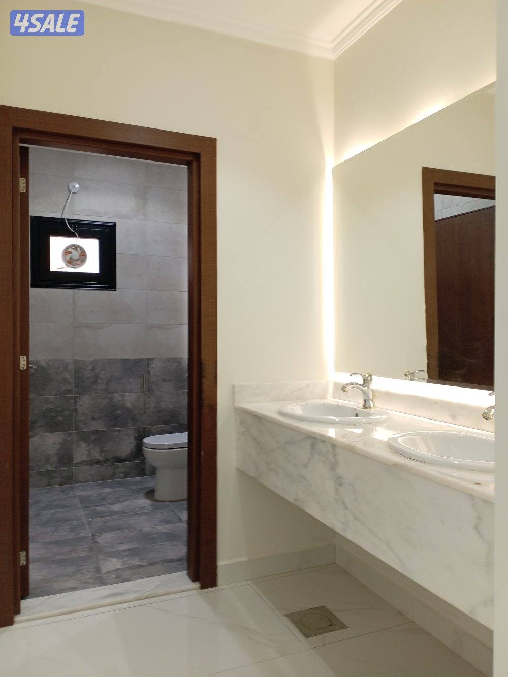 للإيجار فيلا VIP في غرب عبدالله المبارك ارضي وشقتين وديوانية ١٥٠٠ د.ك6