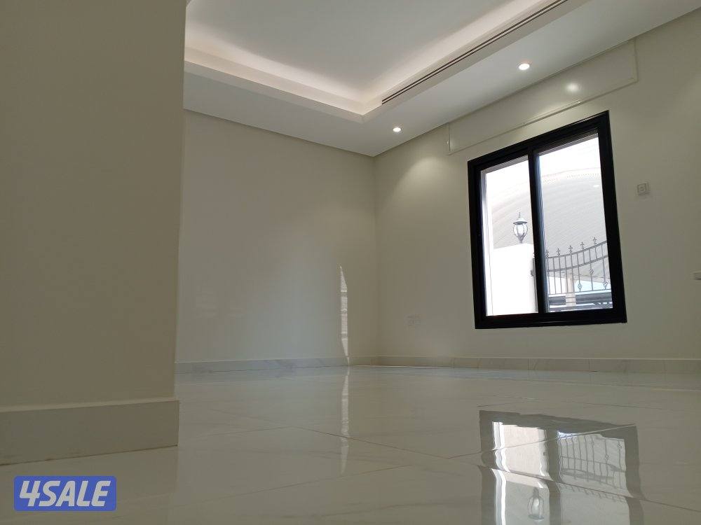 للإيجار فيلا VIP في غرب عبدالله المبارك ارضي وشقتين وديوانية ١٥٠٠ د.ك7