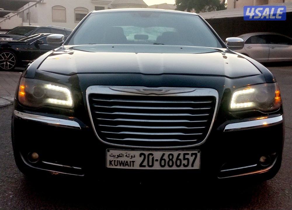 كرايسلر 300c هيمي 2013 بحالة جيدة الفحص مرفق مك2